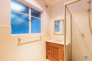 Bathroom (2016-04-13)