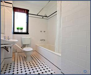 Bathroom (2014-11-07)
