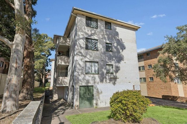 2/26 Charles Street, NSW 2170