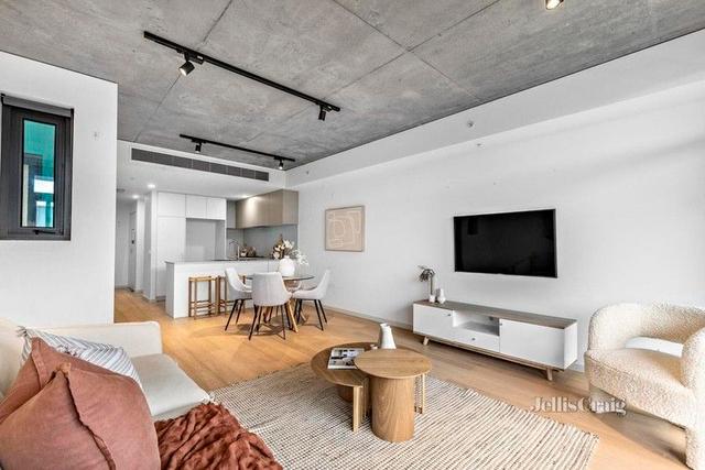 215/77 Hobsons Road, VIC 3031