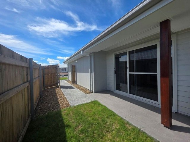 2/73 North Lakes Circuit, QLD 4659