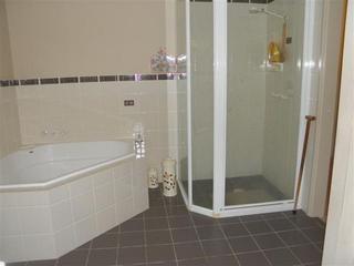 Bathroom 1 (Small)