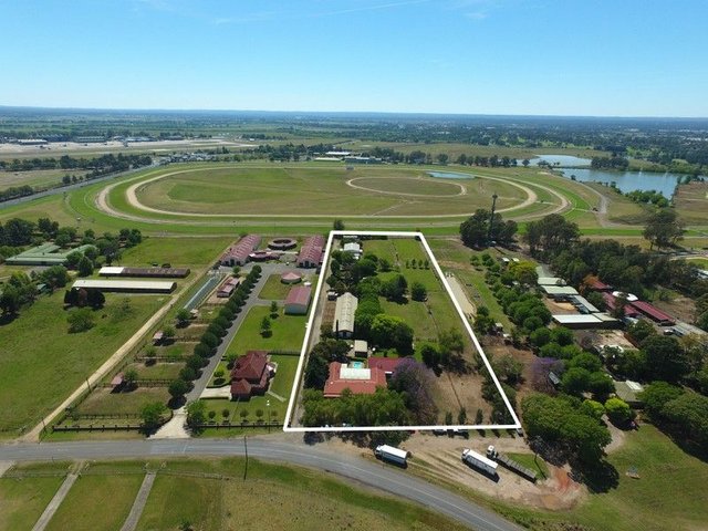 131 Racecourse Road, NSW 2756