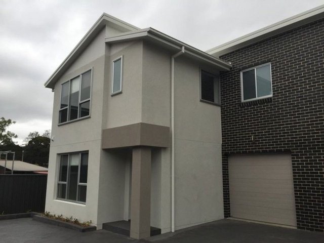 4/7 Catherine St, NSW 2500