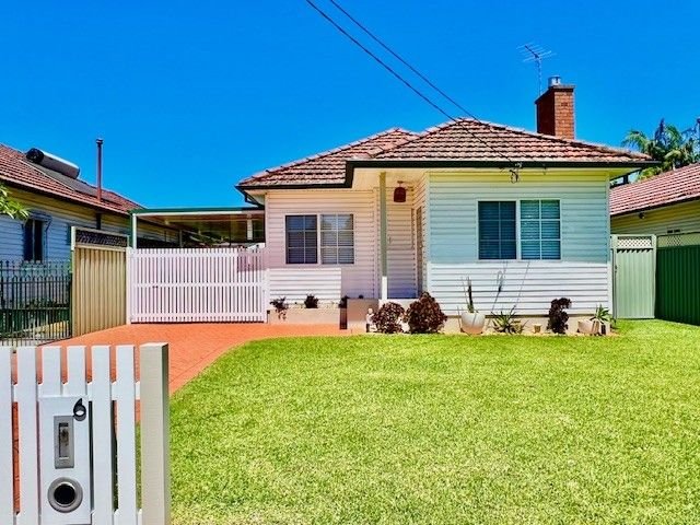 6 Lupin Ave, NSW 2210