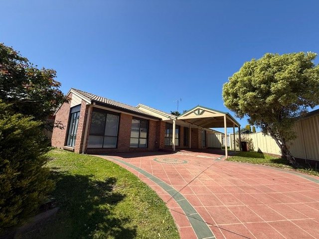 8 Frances Crescent, VIC 3977