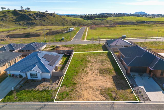 16 Woods Street, NSW 2582