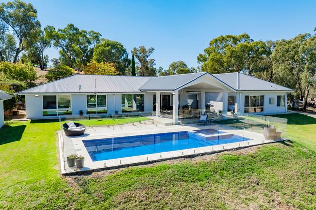 53 Mary Gilmore Road, NSW 2650