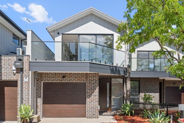 2/12 Omar Street, VIC 3012