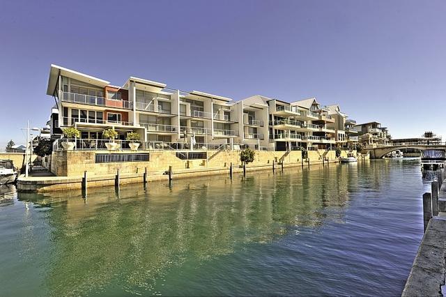 8/4 Torcello Mews, WA 6210