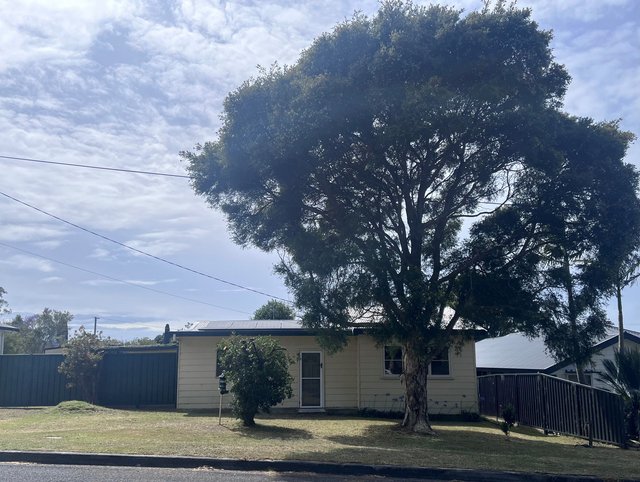 18 Brinawarr Street, NSW 2541