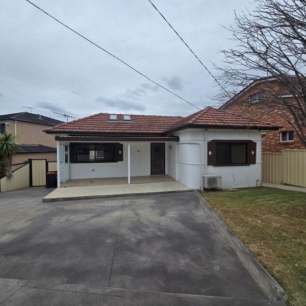 2 Berring Avenue, NSW 2196