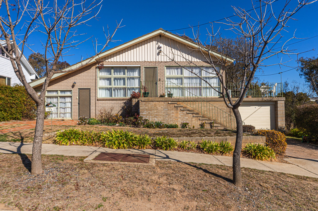 124 Morton Street, Crestwood NSW 2620 Allhomes