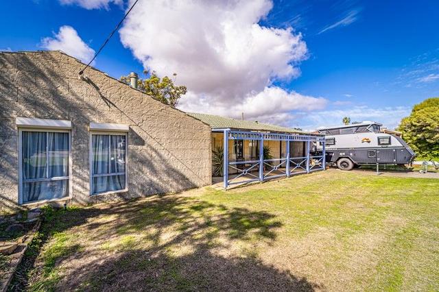 10 Knowle Way, WA 6169