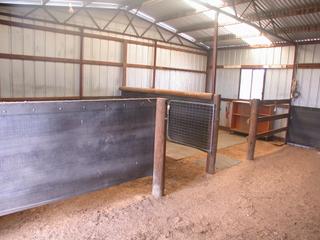 Inside stables (2006-11-28)
