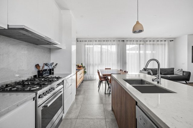 2/34 Clydesdale Road, VIC 3042