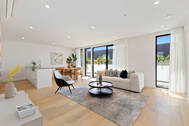 202/13 George Street, VIC 3191