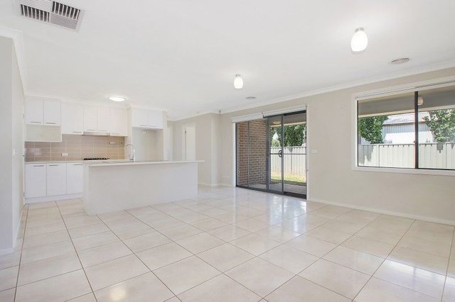 102 Cambridge Dr, NSW 2640
