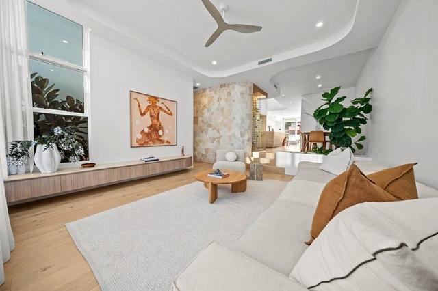 3/200 Hedges Avenue, QLD 4218