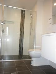Bathroom (2015-12-21)