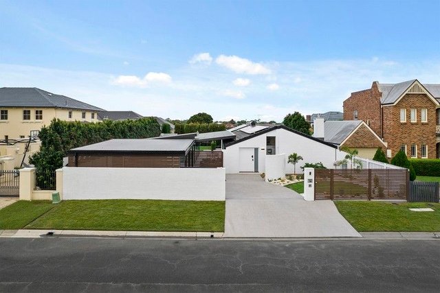 16 Flametree Street, QLD 4035