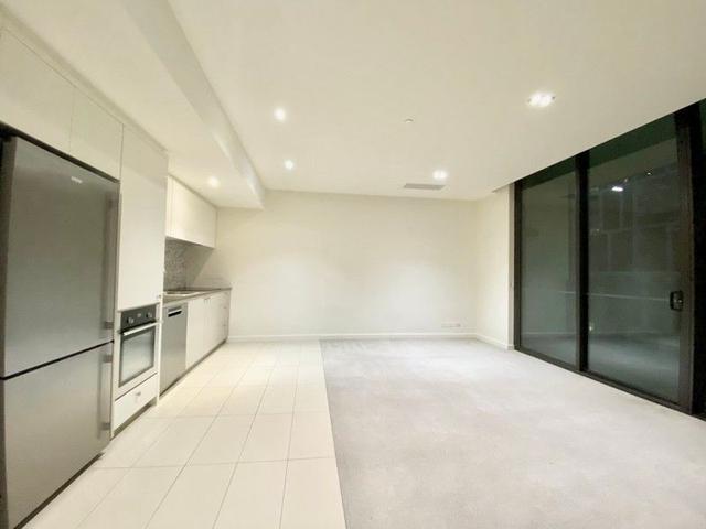 10C/8 Waterside Pl, VIC 3008