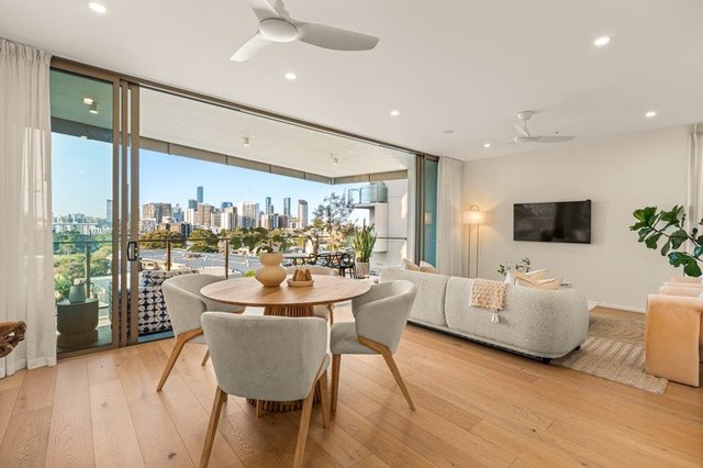 30702/9 Pidgeon Close, QLD 4101