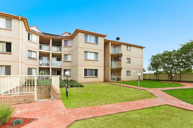 2/1 Hillview Street, NSW 2196