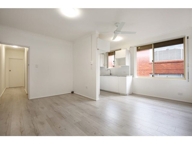 8/11 Parry Street, NSW 2209