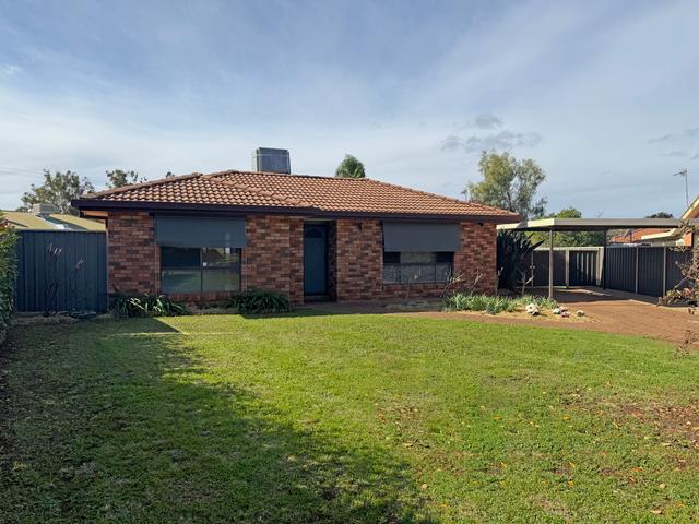 7 Giles Court, NSW 2830
