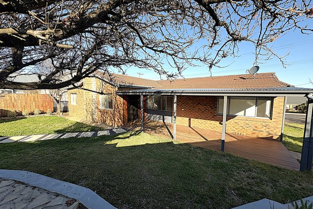 2 Smith Street, NSW 2630