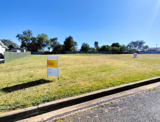 8 Sale Street, NSW 2810