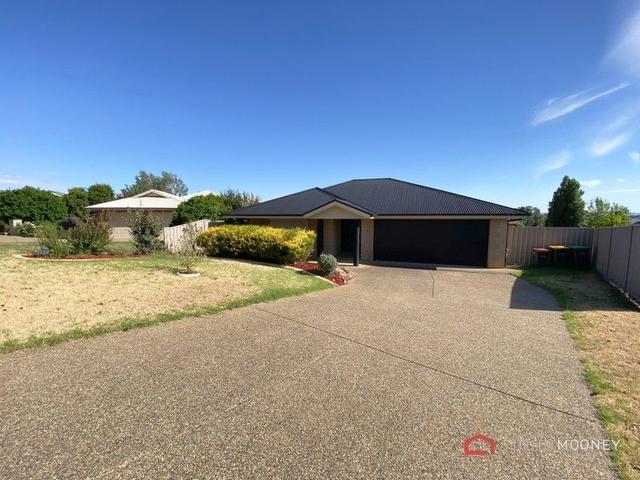 16 Dobell Place, NSW 2650
