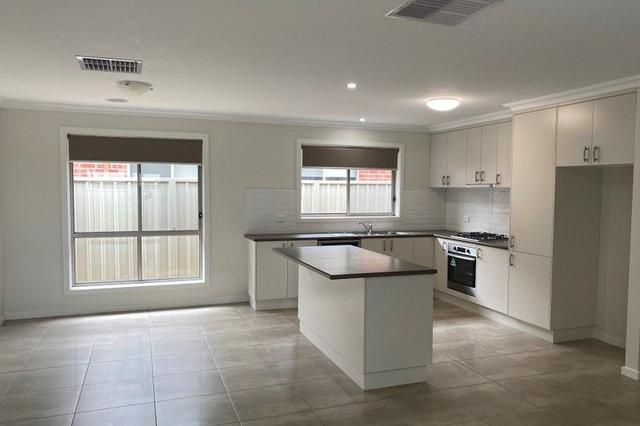 65 Songlark Crescent, NSW 2640