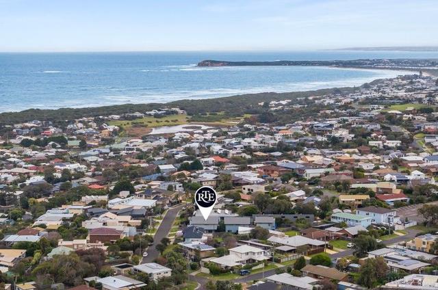 1/8 Canis Crescent, VIC 3226