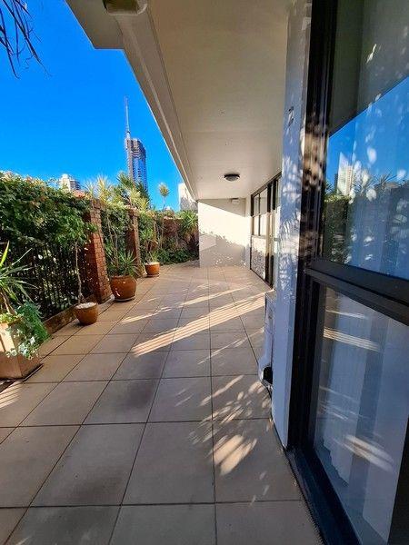 2/18 Commodore Dr, QLD 4217