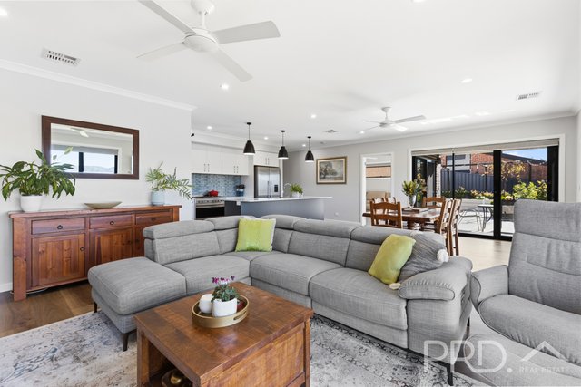 14 Lindbeck Avenue, NSW 2720