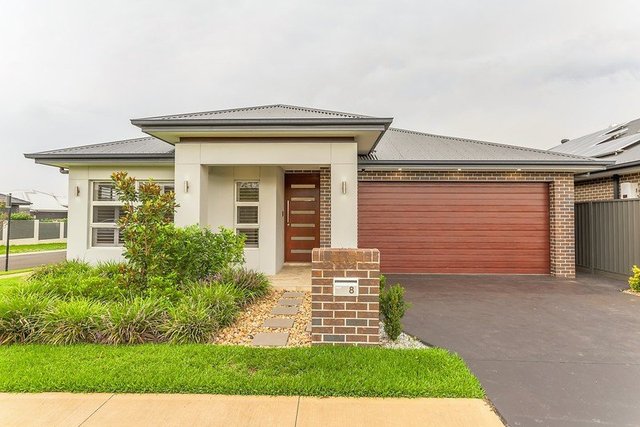 8 Hollows Drive, NSW 2570