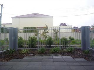 Courtyard (2012-06-14)