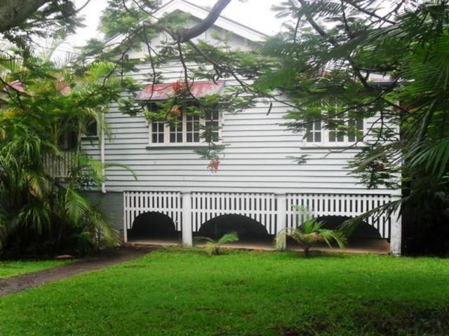19 Grosvenor St, QLD 4105