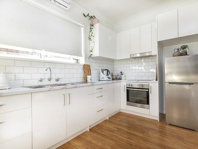 2/10 Carmichael Street, VIC 3012