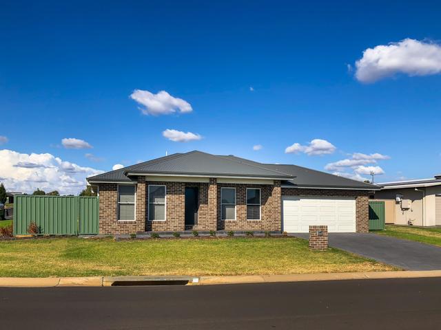 9A Dunheved Circle, NSW 2830