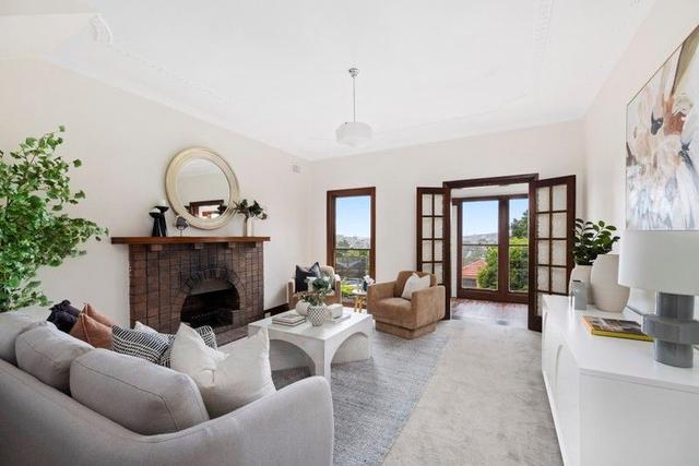 93 Woodland Street, NSW 2093