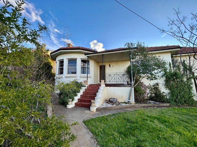5 White  Street, NSW 2594