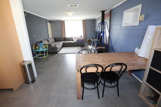 6 Hopbush St, WA 6442