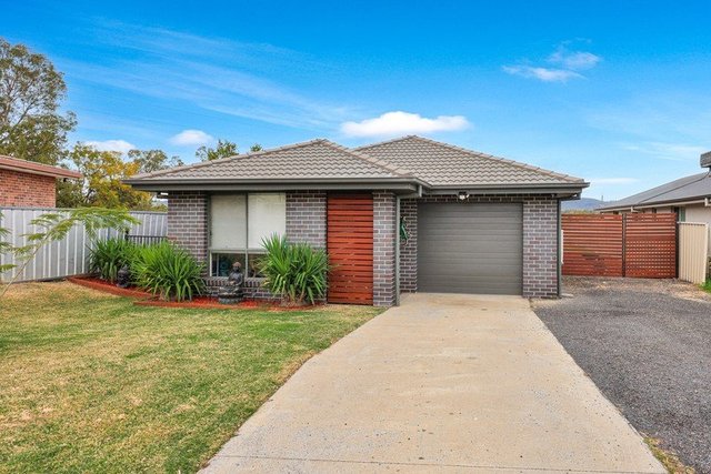 39 Nowland Crescent, NSW 2340