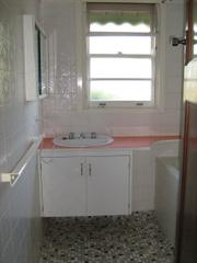Bathroom (2011-08-19)