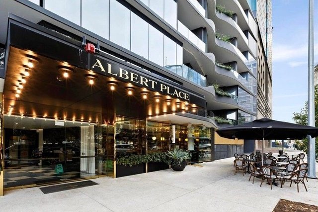 1002/8 Bowen Crescent, VIC 3000