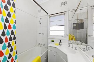 Bathroom (2016-09-21)