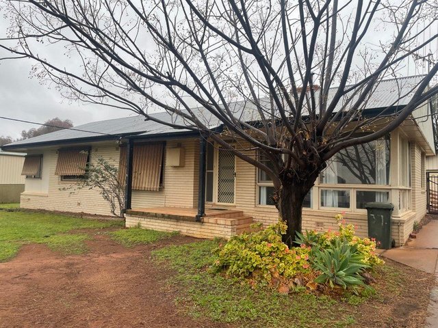37 Barton Street, NSW 2835